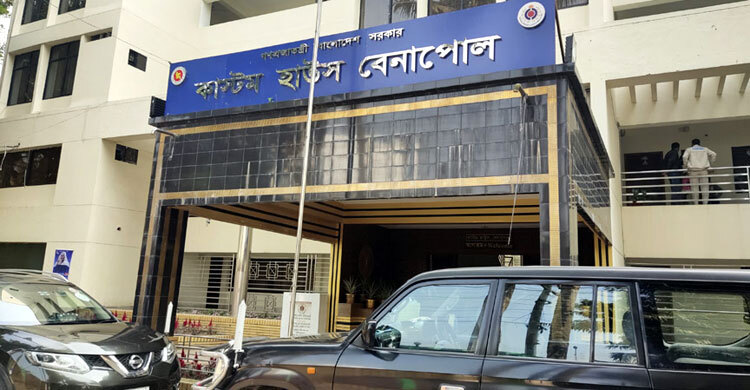 লক্ষ্যমাত্রার চেয়ে ৩১৬.৫১ কোটি টাকা বেশি রাজস্ব আদায় বেনাপোলে