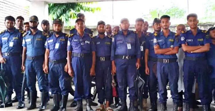 বেনাপোল বন্দরে নিরাপত্তাকর্মীদের চাকরি রক্ষায় ঘুস দাবির অভিযোগ