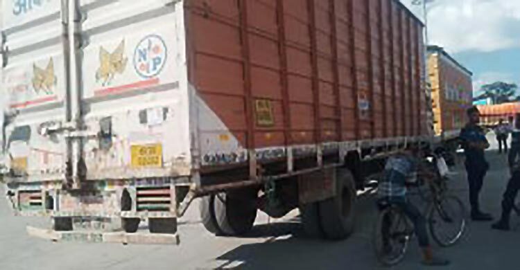 জব্দ হচ্ছে ভুয়া মেনিফেস্টের পণ্য, মূলহোতারা ধরাছোঁয়ার বাইরে