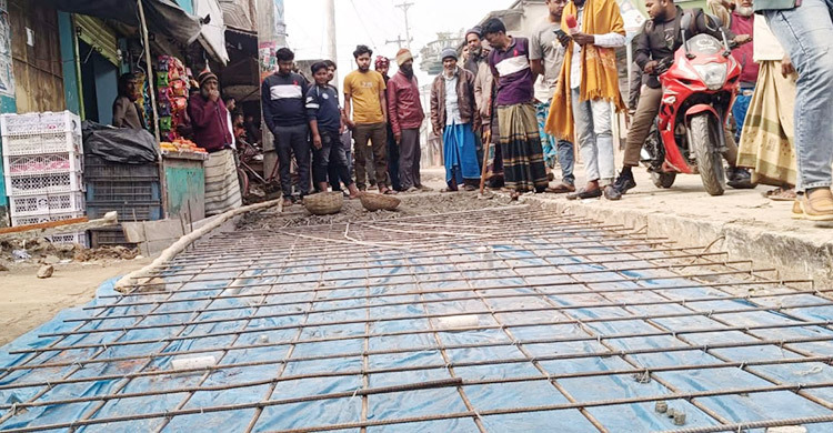 শার্শায় রাস্তা নির্মাণে অনিয়মের অভিযোগ, কাজ বন্ধ