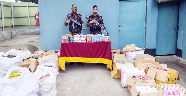 বেনাপোলে ৫৪ লাখ টাকার মাদকদ্রব্যসহ বিপুল পরিমাণ ভারতীয় পণ্য জব্দ