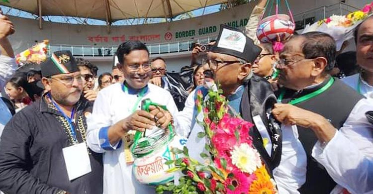 বেনাপোলে ভাষার টানে দুই বাংলার মানুষের মিলনমেলা