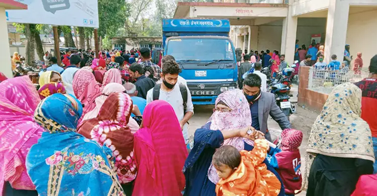 চিকিৎসক সংকটসহ নানা সমস্যায় জর্জরিত যশোরের শার্শা উপজেলা স্বাস্থ্য কমপ্লেক্স। ২২ জন মেডিকেল কর্মকর্তা থাকার কথা থাকলেও