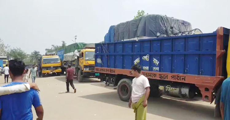পচনশীল পণ্য খালাসে ভারতীয়দের ধীরগতি, বাংলাদেশিদের ধর্মঘট