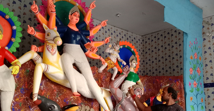 শার্শায় চলছে দুর্গাপূজার শেষ মুহূর্তের প্রস্তুতি