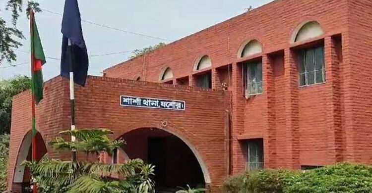 ইফতারের সময় মসজিদে ঢুকে কোপানো হলো ৪ মুসল্লিকে