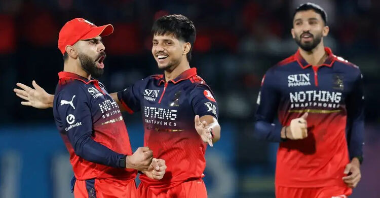 গুজরাটকে উড়িয়ে টানা দ্বিতীয়বার ফাইনালে কোহলির বেঙ্গালুরু