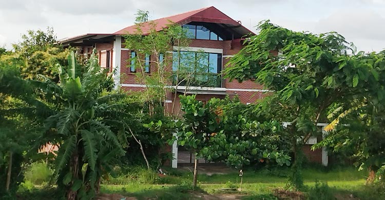 বেনজীরের সেই আলিশান বাড়িতে এখন সুনসান নীরবতা