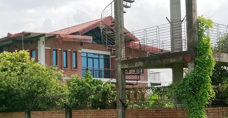 বেনজীরের সেই আলিশান বাড়িতে এখন সুনসান নীরবতা