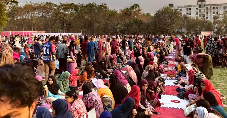 বেরোবিতে গণইফতারে খাবার পাননি শতাধিক শিক্ষার্থী, ‘ভুয়া ভুয়া’ স্লোগান
