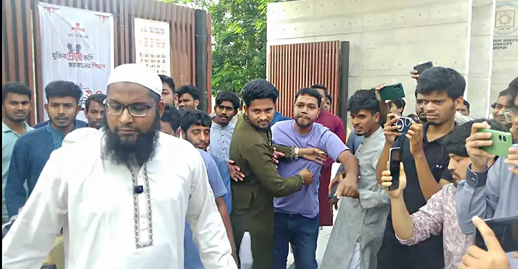 বেরোবি উপাচার্যের পক্ষে-বিপক্ষে ছাত্রদলের সংবাদ সম্মেলন, হামলার অভিযোগ