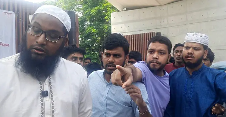 বেরোবি উপাচার্যের পক্ষে-বিপক্ষে ছাত্রদলের সংবাদ সম্মেলন, হামলার অভিযোগ