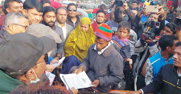 জনগণকে ধন্যবাদ জানিয়ে বগুড়ায় বিএনপির লিফলেট বিতরণ