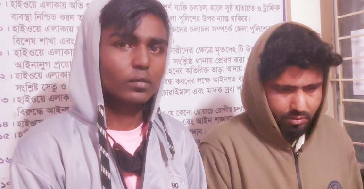ফকিরহাটে চালককে অচেতন করে ইজিবাইক ছিনতাই, আটক ২