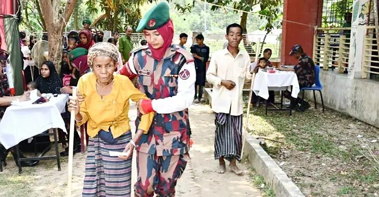 কক্সবাজার সীমান্তে দুস্থদের বিনামূল্যে চিকিৎসা দিলো বিজিবি
