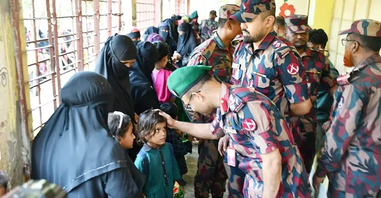 কক্সবাজার সীমান্তে দুস্থদের বিনামূল্যে চিকিৎসা দিলো বিজিবি