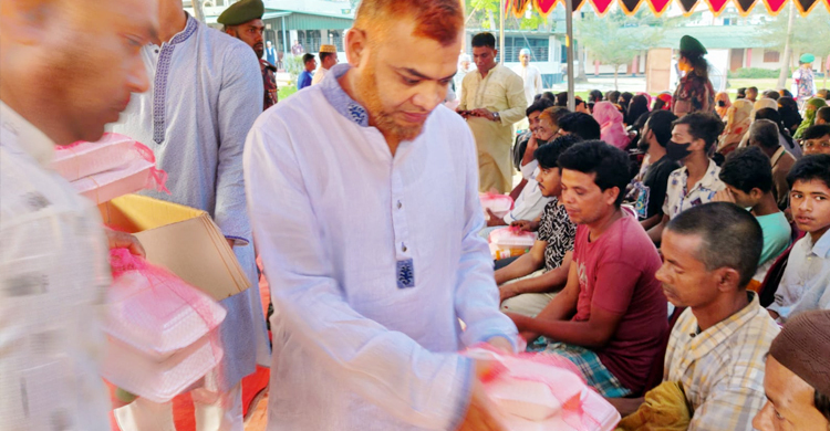 স্বাধীনতা দিবসে অসহায়দের মাঝে বিজিবির ইফতার বিতরণ