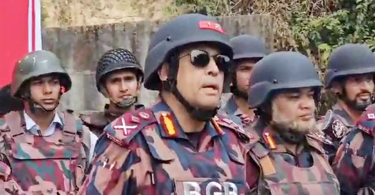 তুমব্রু ও ঘুমধুম সীমান্ত পরিদর্শনে বিজিবি মহাপরিচালক