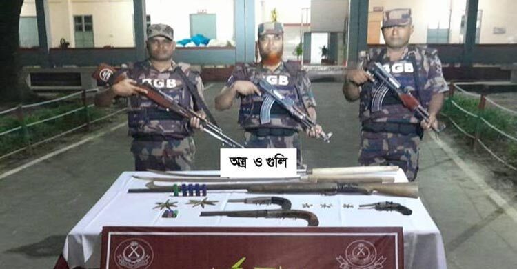 টেকনাফের গহিন পাহাড়ে অভিযান, অস্ত্র-গোলাবারুদ উদ্ধার