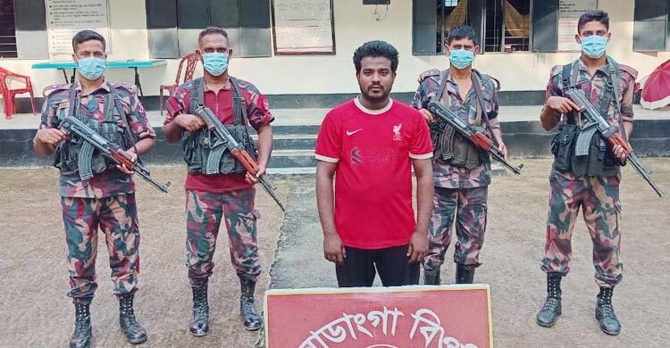 ঝিনাইদহ সীমান্ত থেকে নারী-শিশুসহ আটক ৬