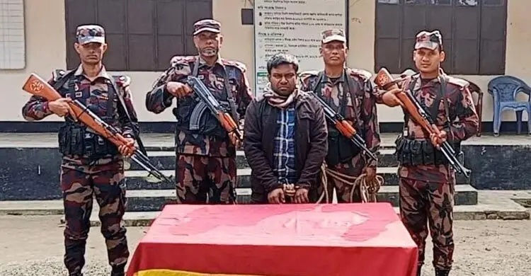 Indian citizen detained for trespassing in Lalmonirhat