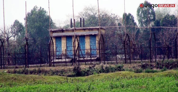 সীমান্তে ভারতীয় চোরাকারবারিদের লক্ষ্য করে বিজিবির ফাঁকা গুলি