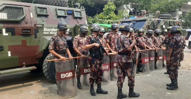 ঢাকার বিভিন্ন গুরুত্বপূর্ণ পয়েন্টে বিজিবি মোতায়েন