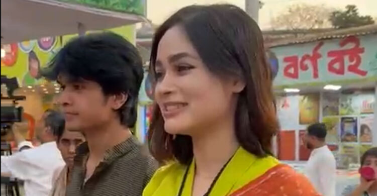 বইমেলায় অভিনেত্রী সিফাত নুসরাত