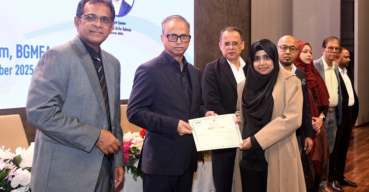 প্রতিযোগিতায় টিকে থাকতে পোশাকশিল্পে দক্ষতা উন্নয়ন অপরিহার্য