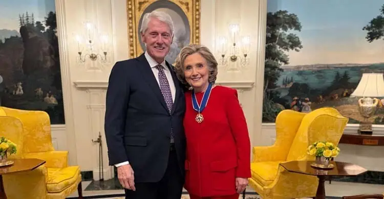 এপস্টেইন কেলেঙ্কারিতে অবশেষে ‘জবানবন্দি’ দিলেন বিল ক্লিনটন