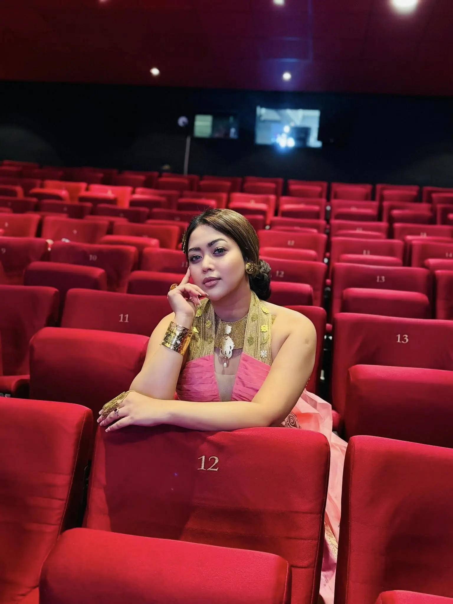 বেনারসি প্রিন্সেস লুকে অনবদ্য ভাবনা