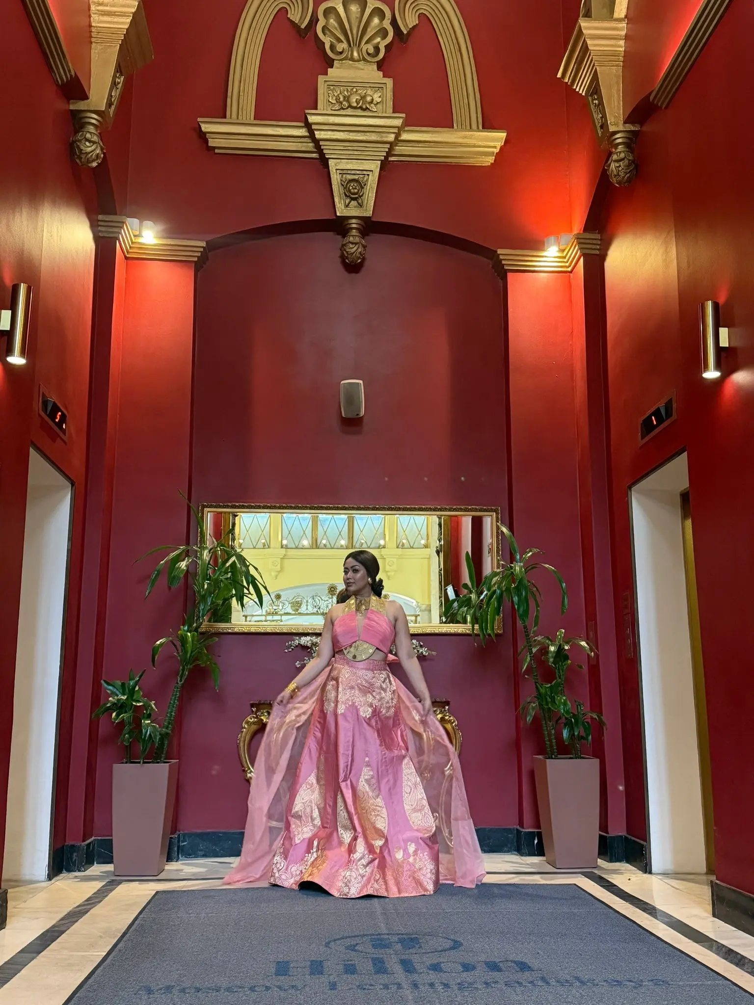 বেনারসি প্রিন্সেস লুকে অনবদ্য ভাবনা