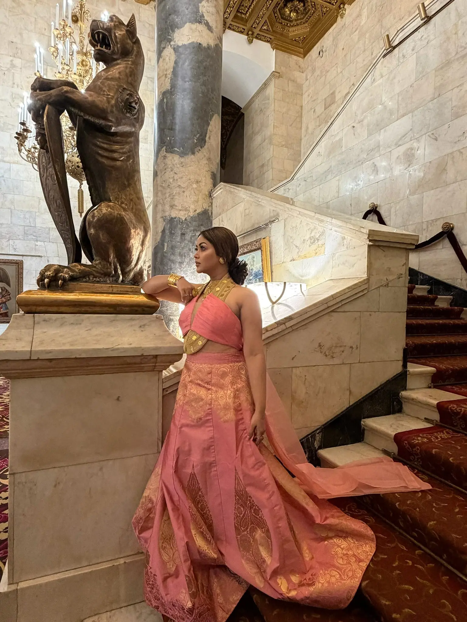 বেনারসি প্রিন্সেস লুকে অনবদ্য ভাবনা