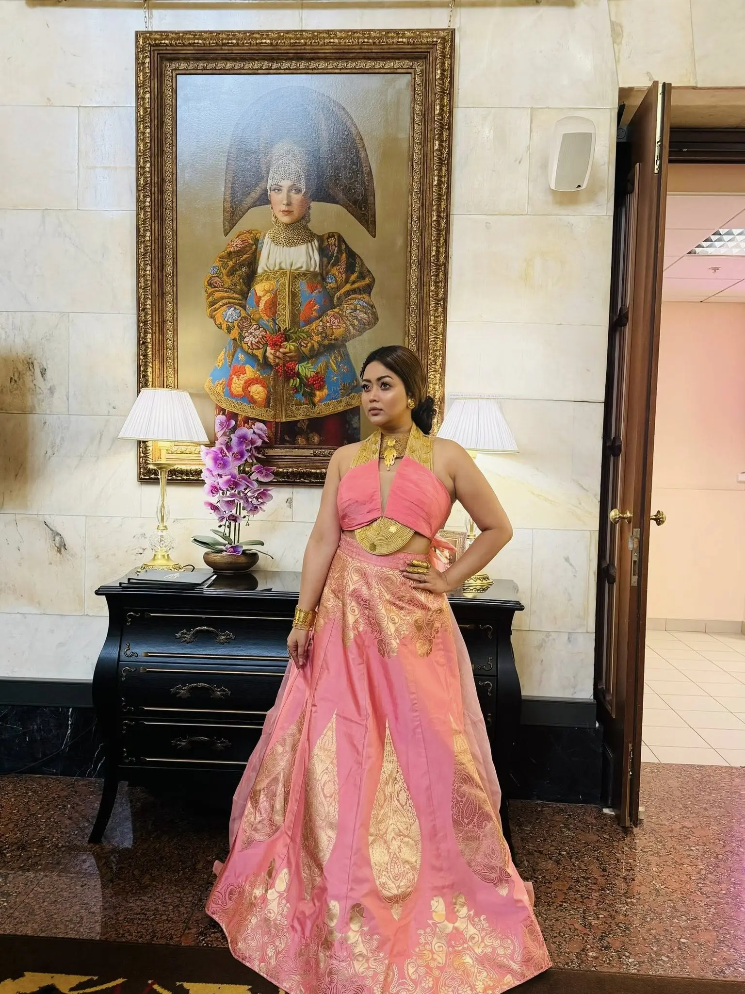 বেনারসি প্রিন্সেস লুকে অনবদ্য ভাবনা