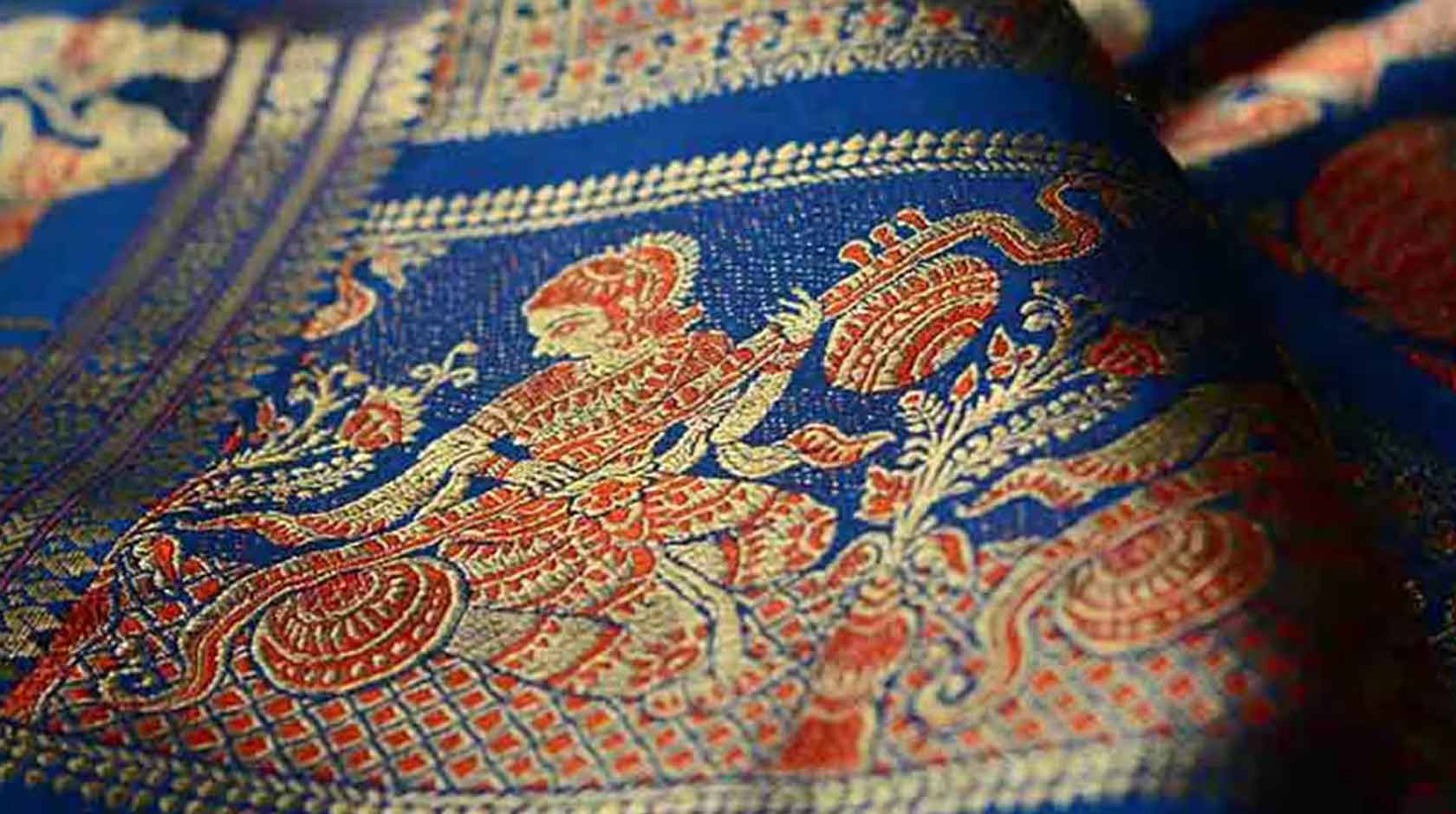 বিয়েতে বেনারসির বাইরে যা পরবেন