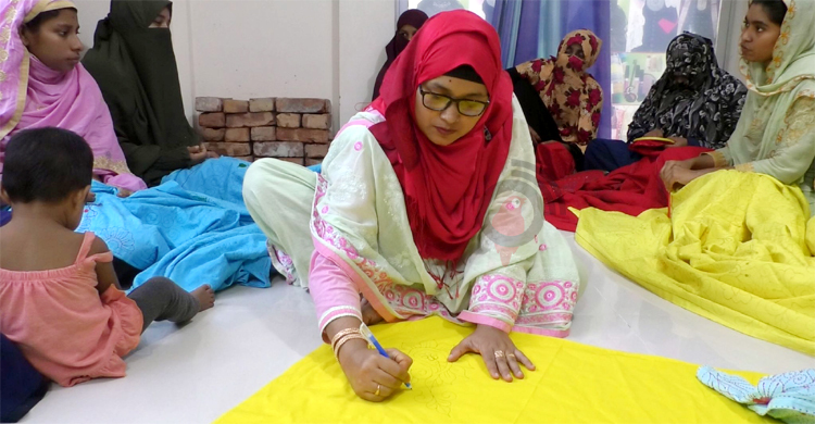 খাবার নিয়ে চিন্তায় থাকা সেলিনা আজ নকশী কাঁথায় স্বাবলম্বী