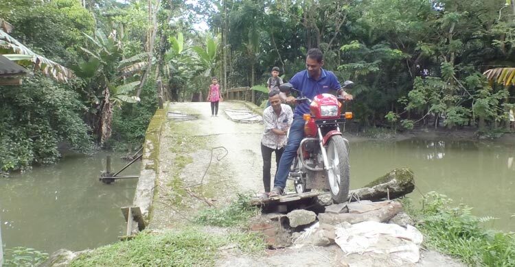 ভোলায় ব্রিজ ভেঙে দুর্ভোগে ১০ হাজার মানুষ