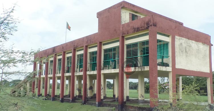 মনপুরার চরাঞ্চলে শিক্ষক সংকটে চলছে না শ্রেণিকার্যক্রম