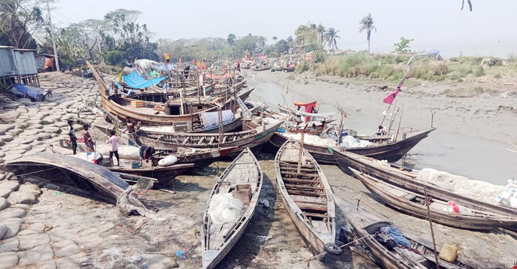 সাত দিনেও জেলেদের ভাগ্যে জোটেনি ভিজিএফের চাল