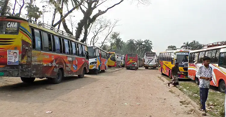 ভোলায় বাস-সিএনজি শ্রমিকদের সংঘর্ষ, সব রুটে বাস চলাচল বন্ধ