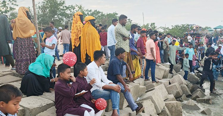 টানা ছুটিতে জমজমাট ভোলার সব বিনোদন কেন্দ্র