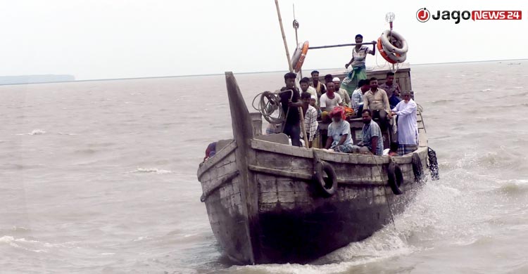 বন্ধ সি-ট্রাক, ‘ডেঞ্জার জোনে’ যাতায়াতে ভরসা ট্রলার