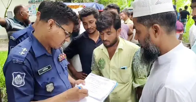 ট্রলিচাপায় মাদরাসাছাত্রী নিহত, মরদেহ নিয়ে সহপাঠীদের বিক্ষোভ