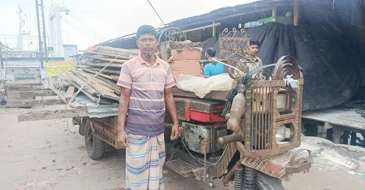 ভোলার মেঘনা নদীর তীর রক্ষা বাঁধে ধস, বন্ধ লঞ্চঘাট