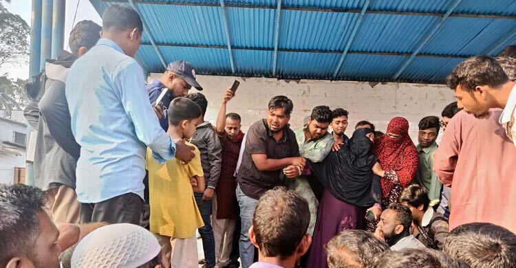 ভোলায় ভাসানীর মঞ্চ থেকে যুবকের মরদেহ উদ্ধার