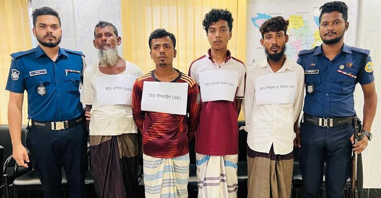 ভোলায় নারীর চুল কে‌টে জুতার মালা, আটক ৪