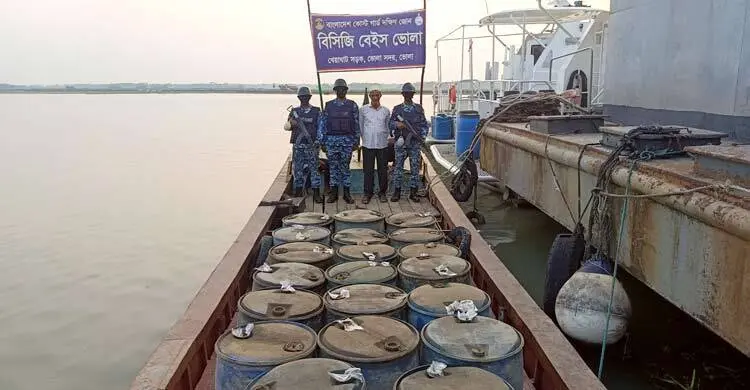 ভোলায় এক ট্রলারেই মিললো ২০ ব্যারেল ডিজেল, আটক ১