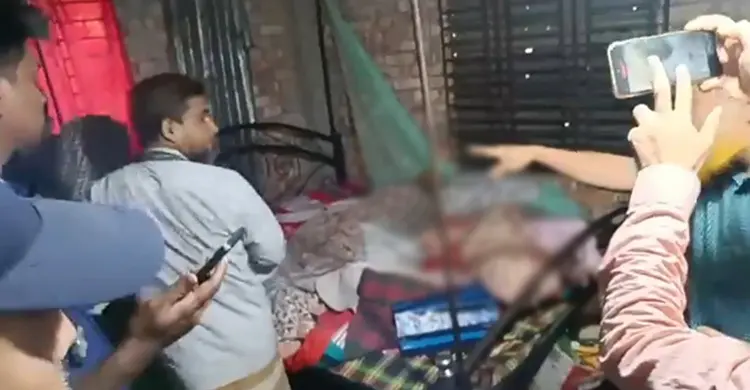 গভীর রাতে ঘরে ঢুকে প্রবাসীর স্ত্রীকে কুপিয়ে হত্যা