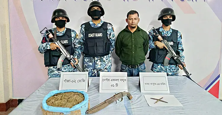 ভোলায় যাত্রীবাহী লঞ্চ থেকে বন্দুক-গুলিসহ আটক ১