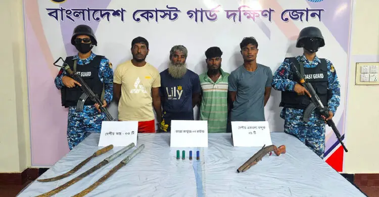 ভোলায় বন্দুক ও গোলাবারুদসহ চারজন আটক